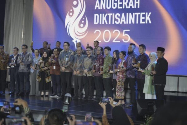 Humas UMM Istiqomah Borong Penghargaan di Anugerah Diktisaintek