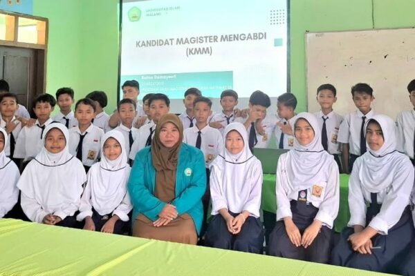 Mahasiswa UNISMA Berikan Edukasi Pencegahan Perilaku Merokok di SMPN 1 Probolinggo