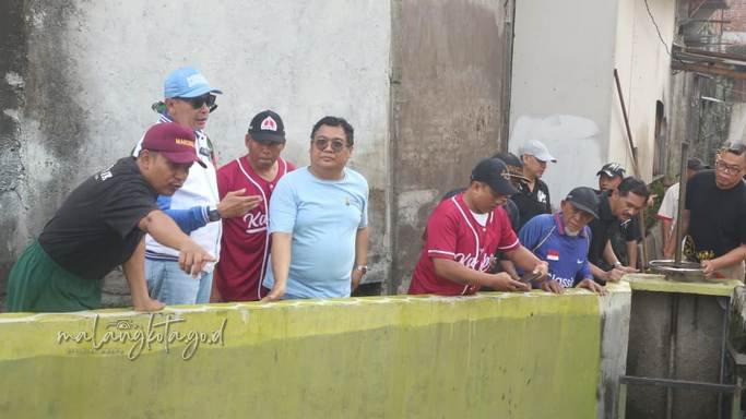 Wali Kota Malang Tinjau Kerja Bakti Massal, Cegahan Banjir di Sejumlah Titik Rawan