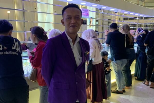 Harga Emas Meroket, Warga Ramai Menjual Perhiasannya