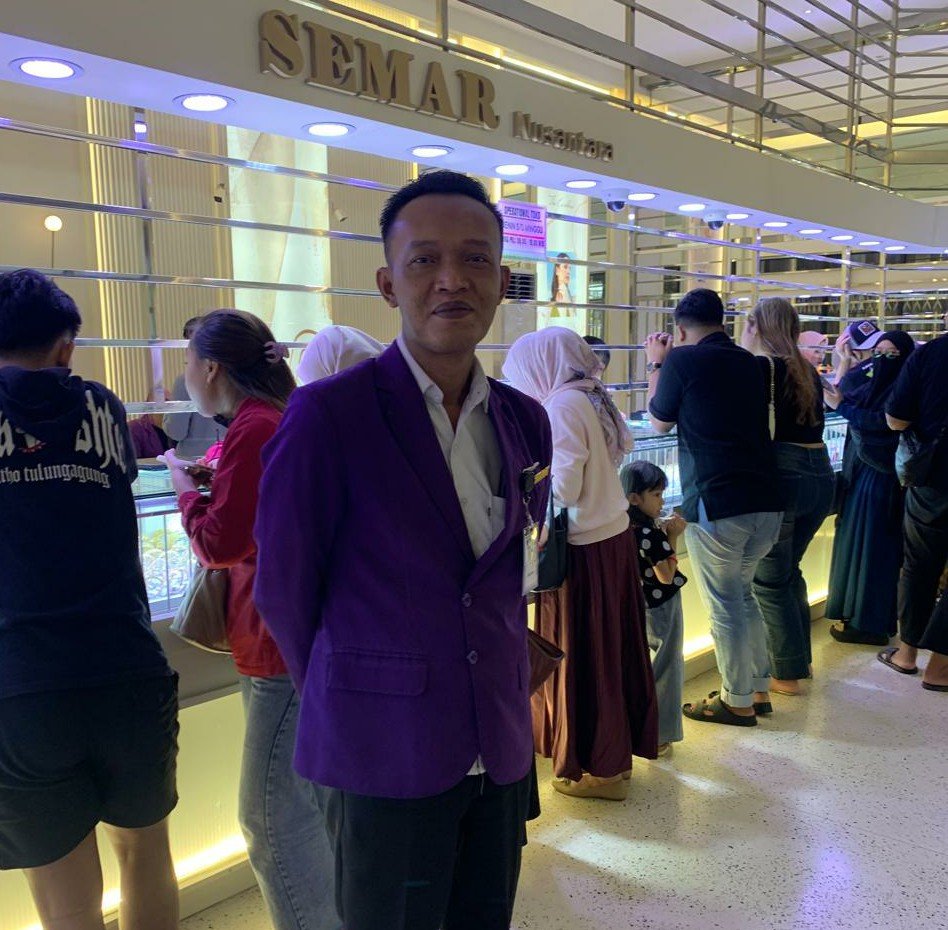 Harga Emas Meroket, Warga Ramai Menjual Perhiasannya