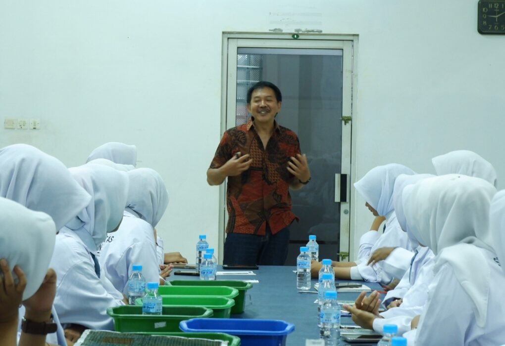 Pengabdian Masyarakat, Tim Dosen FMIPA UB Gelar Pelatihan Bioinformatika untuk Murid SMA Darul Mukhlashin Probolinggo