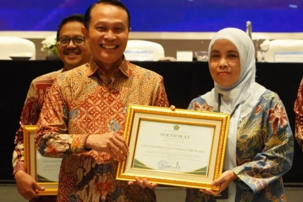 UIN Malang Dikukuhkan sebagai Perguruan Tinggi Islam Negeri yang Berdaya Saing Internasional