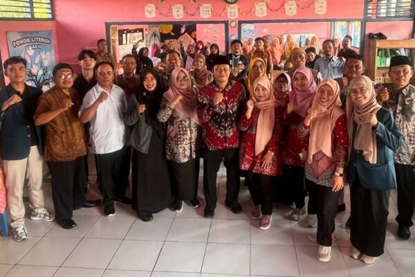 Pengabdian Masyarakat, Tim Dosen Statistika UB Beri Pelatihan Visualisasi Data untuk Guru SD