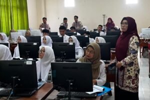 Departemen Statistika UB Tingkatkan Literasi Digital Berbasis Microsoft di SMA Kabupaten