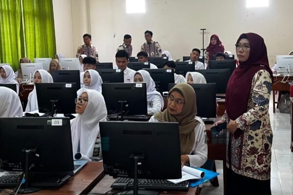 Departemen Statistika UB Tingkatkan Literasi Digital Berbasis Microsoft di SMA Kabupaten