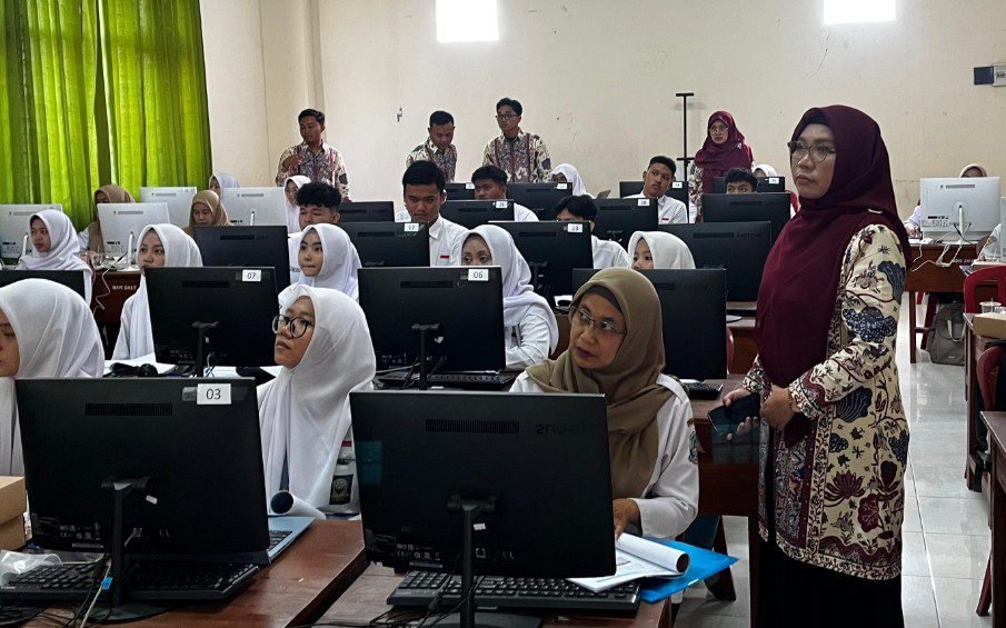 Departemen Statistika UB Tingkatkan Literasi Digital Berbasis Microsoft di SMA Kabupaten