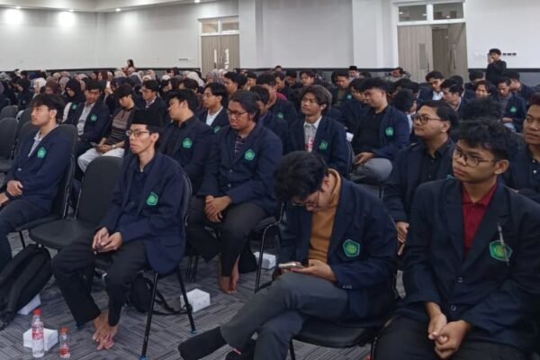 Pembekalan PKL Humaniora UIN Malang, Praktisi PWI Tekankan Profesionalisme dan Jejaring Sejak Dini