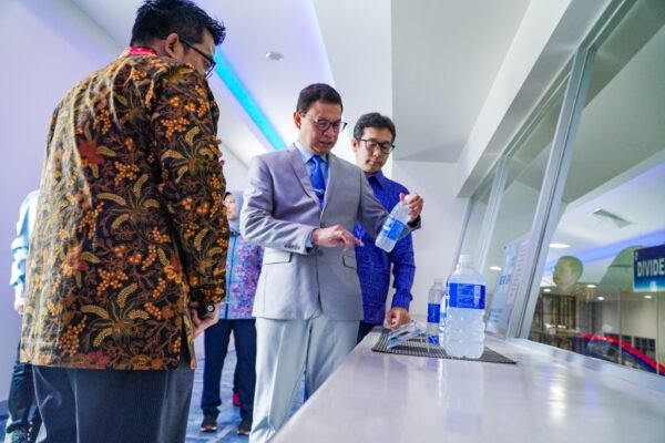 Kepala BPOM Kunjungi Pabrik PT Amerta Indah Otsuka di Pasuruan, Apresiasi Komitmen Keamanan Pangan