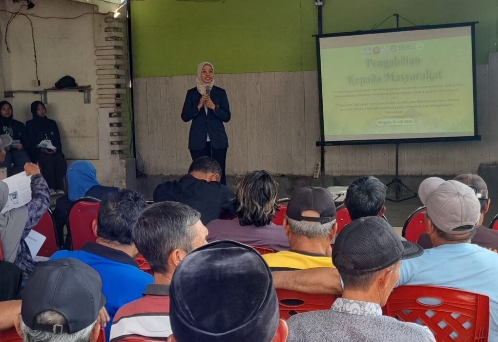 Departemen Kimia UB Latih Warga Poncokusumo Uji Kualitas Jamu Herbal dengan Teknologi Tepat Guna