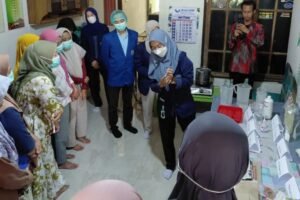 POLINEMA Sulap Limbah Air Kelapa Jadi Nata de Coco, UMKM Sagon di Blitar Raup Peluang Cuan Baru