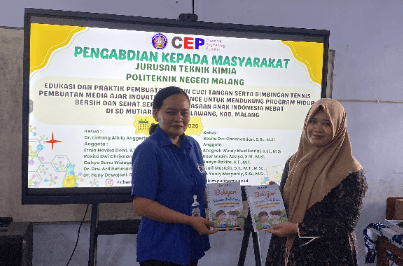 Polinema Latih Guru SD Mutiara Harapan Kembangkan Media Ajar Fun Science