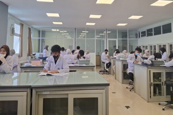 Farmasi UIN Malang Perkuat Reputasi, Laboratorium Canggih dan Kurikulum Unik Jadi Daya Tarik Ribuan Calon Mahasiswa