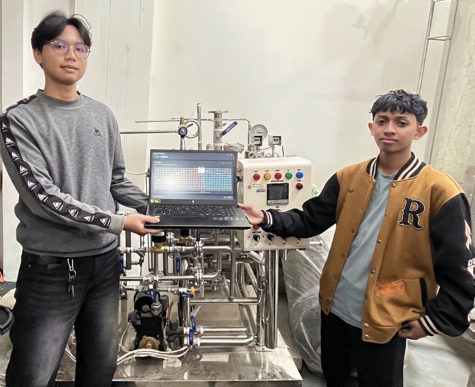 Mahasiswa Vokasi UB Kembangkan Sistem Monitoring Retort Berbasis IoT, Dipamerkan di Forum Nasional BPOM