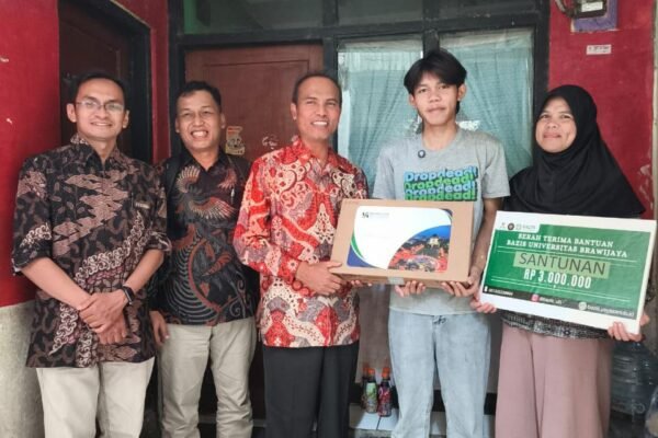 Universitas Brawijaya Antar Langsung Bantuan Pendidikan ke Rumah Calon Mahasiswa di Bandung
