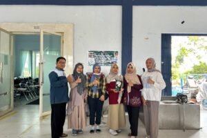 POLINEMA Dampingi Usaha Keripik Salak Pronojiwo Naik Kelas Lewat Digitalisasi