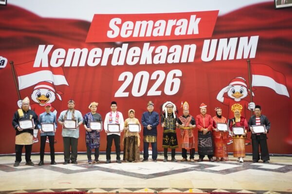 UMM Apresiasi Inovasi Dosen dan Tendik, Puluhan Karyawan Dapat Voucher Umrah di HUT RI