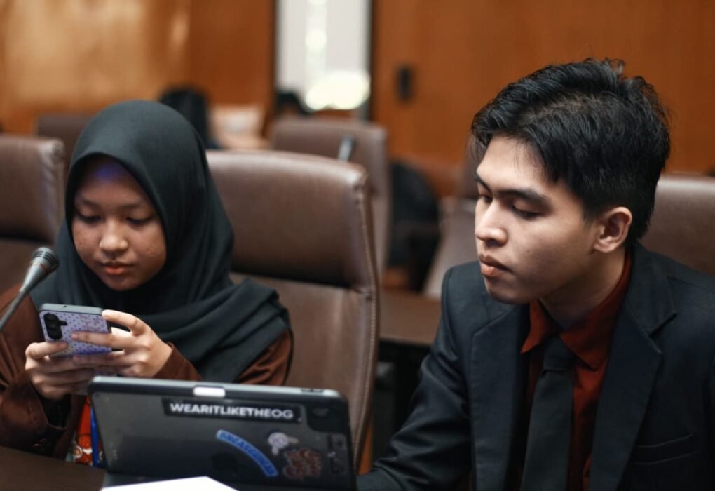 Lulusan Terbaik HI UMM Ungkap Strategi Negara Kecil Memanfaatkan Rivalitas Tiongkok-AS