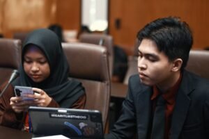 Lulusan Terbaik HI UMM Ungkap Strategi Negara Kecil Memanfaatkan Rivalitas Tiongkok-AS