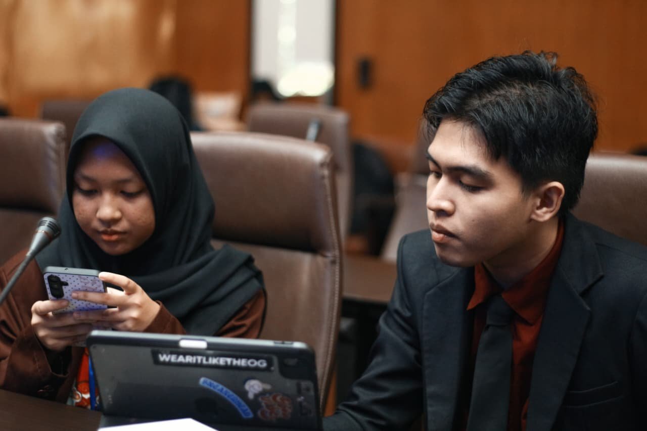 Lulusan Terbaik HI UMM Ungkap Strategi Negara Kecil Memanfaatkan Rivalitas Tiongkok-AS