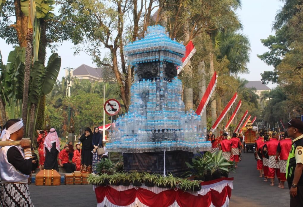 Parade Nusantara Universitas Brawijaya Padukan Budaya Kerajaan dan Pesan Green Campus