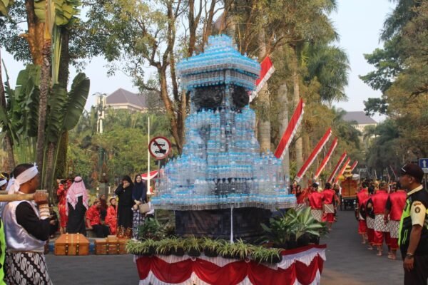Parade Nusantara Universitas Brawijaya Padukan Budaya Kerajaan dan Pesan Green Campus