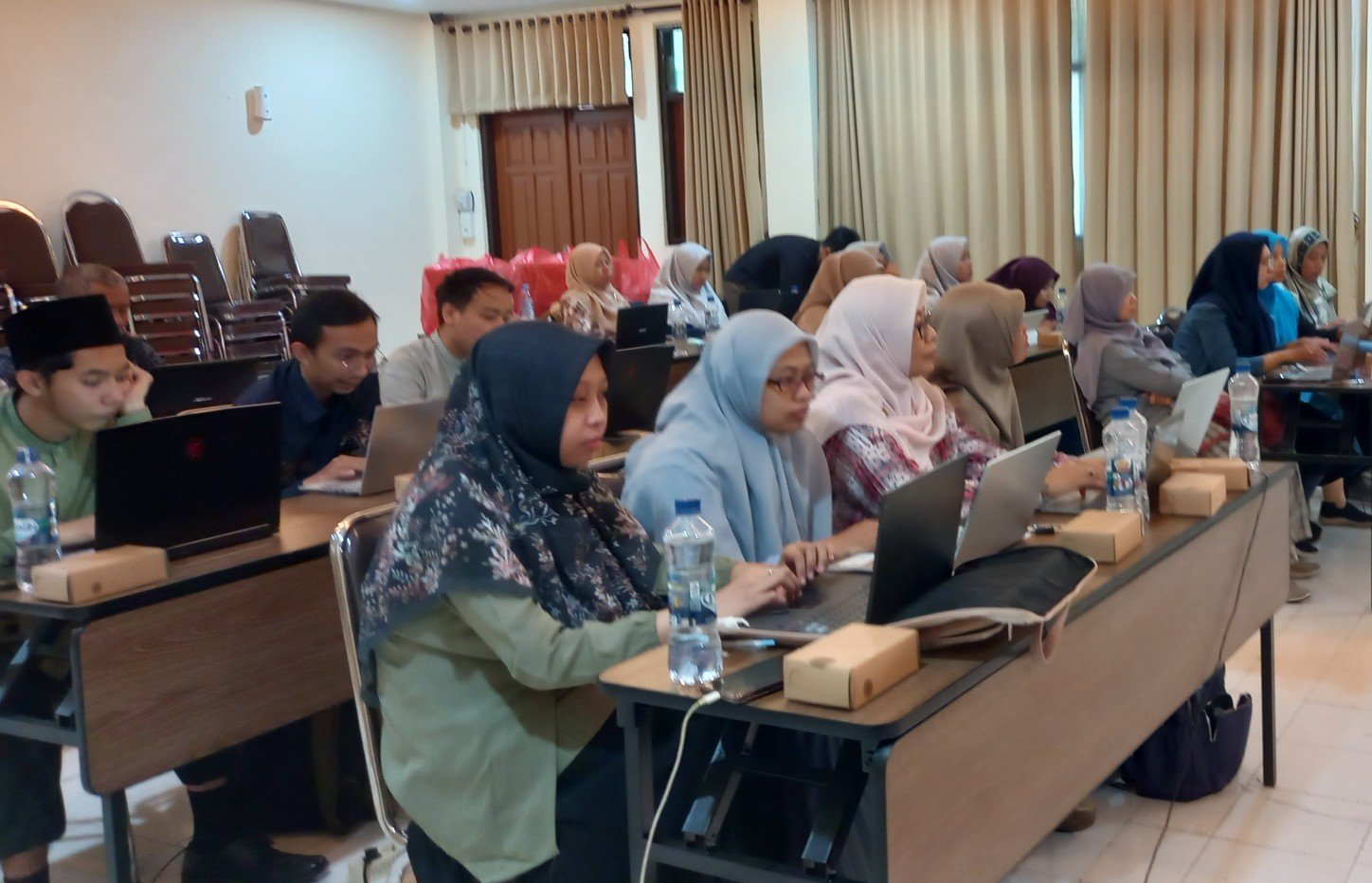 Dosen Matematika UB Latih Guru MAN Kota Batu Gunakan GeoGebra untuk Pembelajaran Interaktif