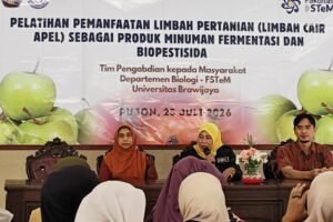 Dosen Departemen Biologi UB Dorong UMKM Pujon Ubah Limbah Apel Jadi Produk Bernilai