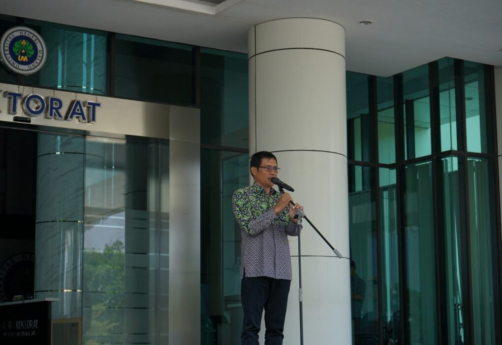 Rektor UM Lepas Relawan ke NTT, Tekankan Misi Kemanusiaan Tak Boleh Jadi Beban Warga