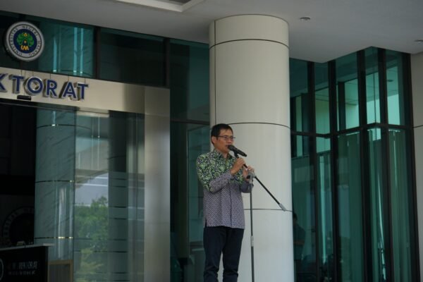 Rektor UM Lepas Relawan ke NTT, Tekankan Misi Kemanusiaan Tak Boleh Jadi Beban Warga