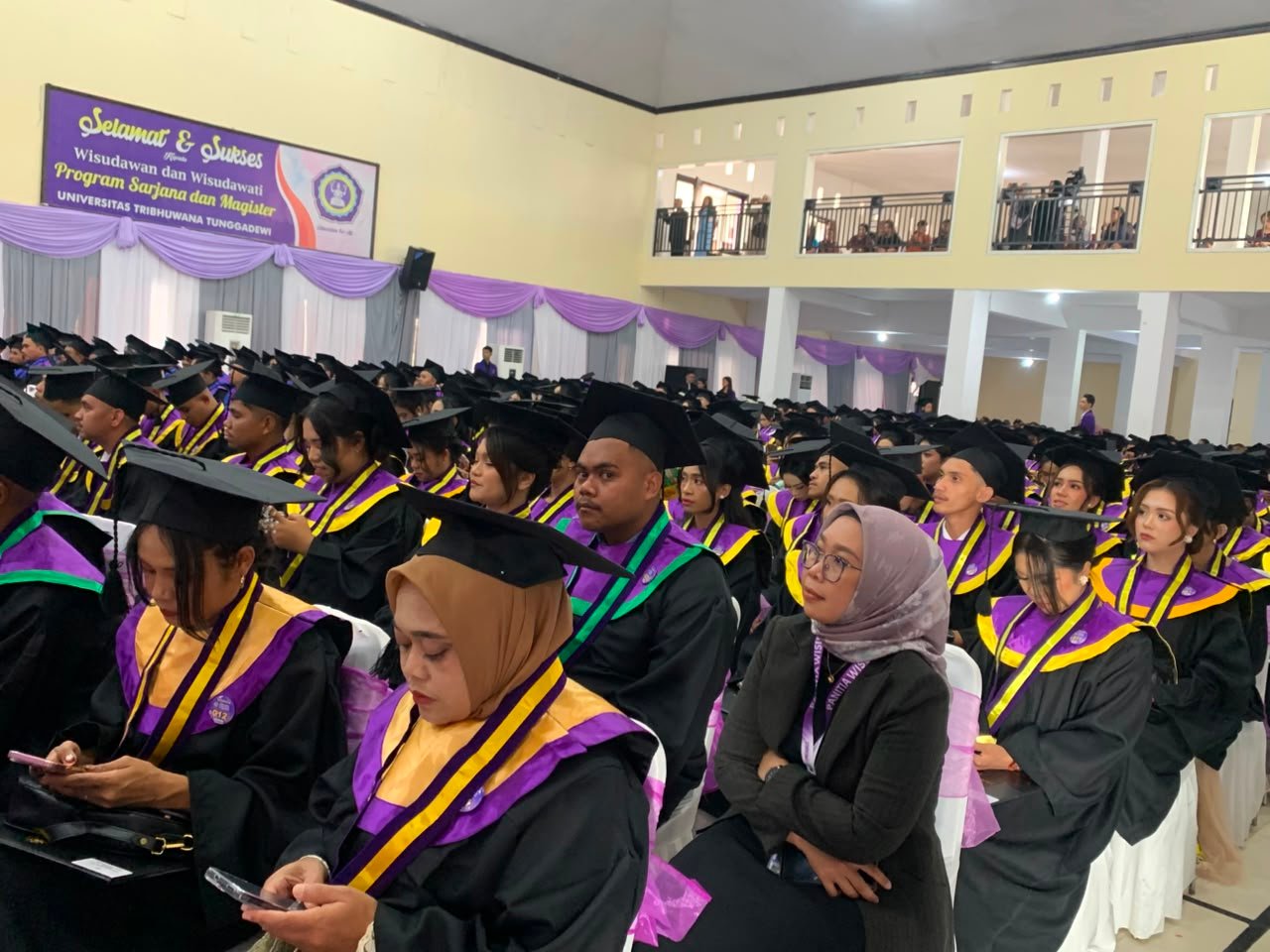 UNITRI Malang Wisuda 400 Lulusan, Rektor Tekankan Pentingnya Kompetensi di Dunia Kerja