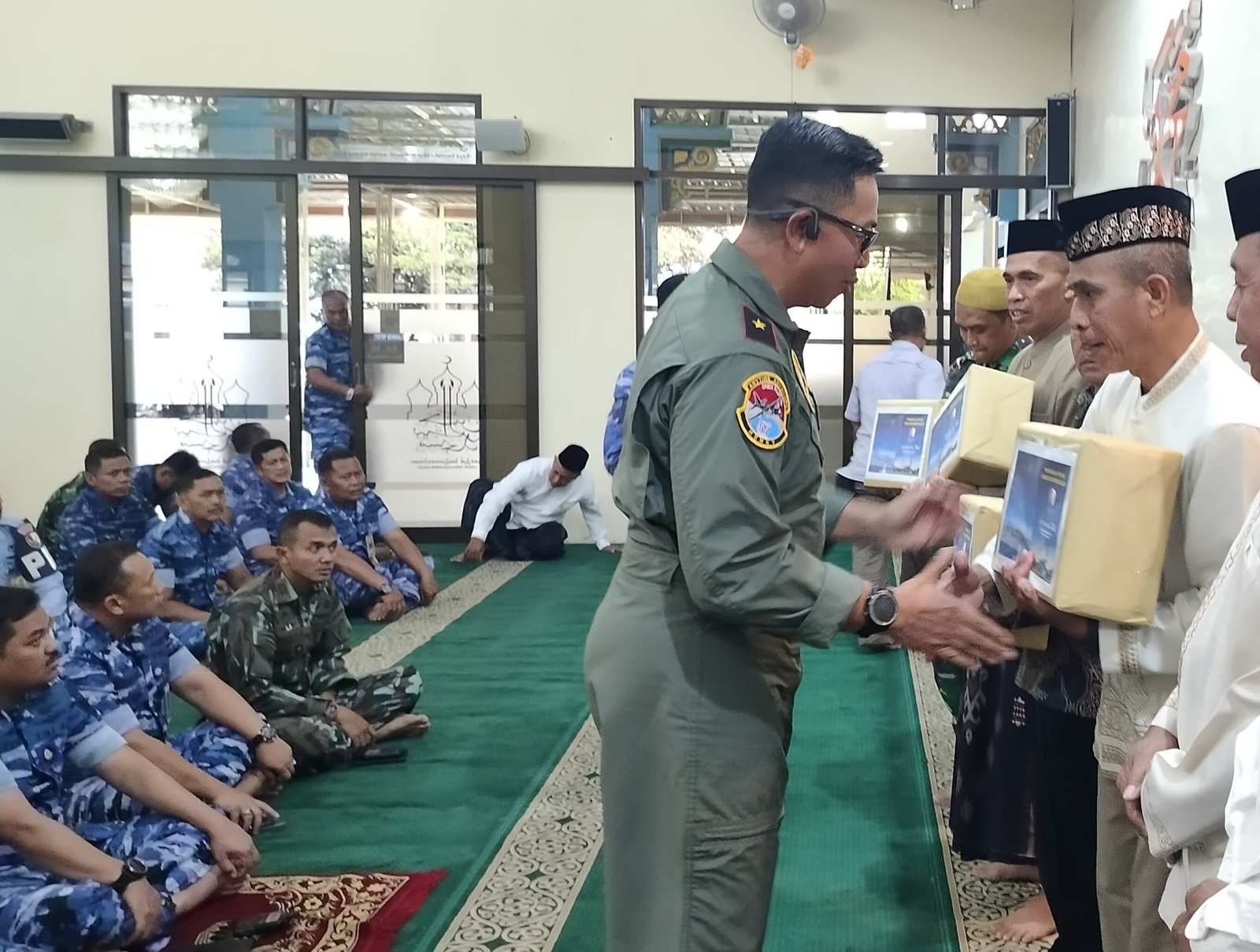 HUT Ke-81 TNI, Lanud Abdulrachman Saleh Perkuat Kebersamaan Bersama Warga Sekitar Pangkalan