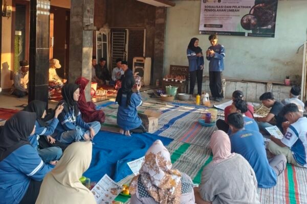KSM Kelompok 03 dan 04 UNISMA Sulap Kotoran Sapi dan Sampah Dapur Jadi Produk Bernilai Guna