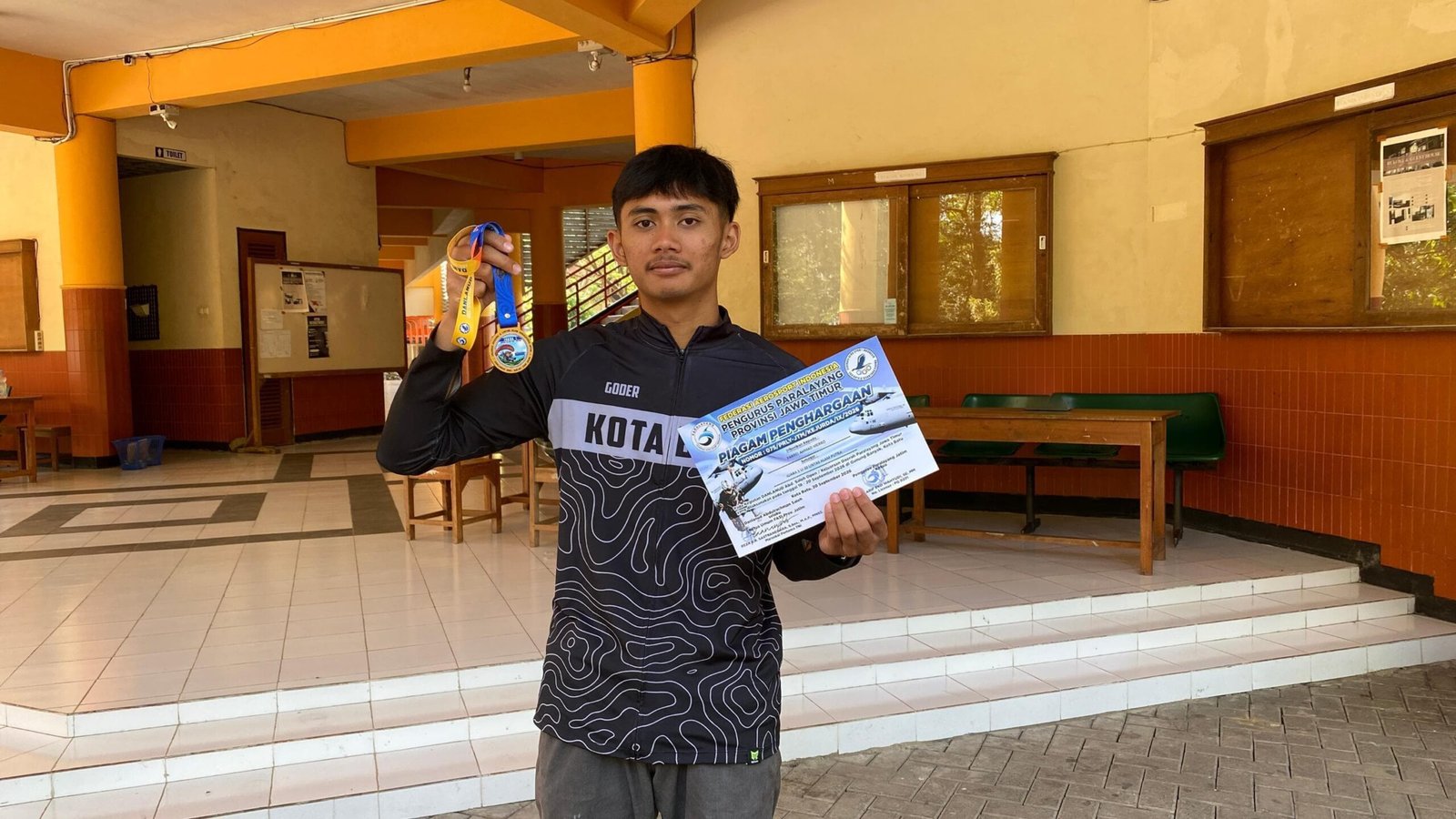 Dari Membantu Lipat Parasut, Farrel Mahasiswa ITN Malang Jadi Juara Paralayang Jatim