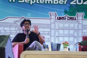 Ferry Irwandi di UMM: Menjaga Lingkungan Bukan Soal Penghargaan, tapi Masa Depan Manusia