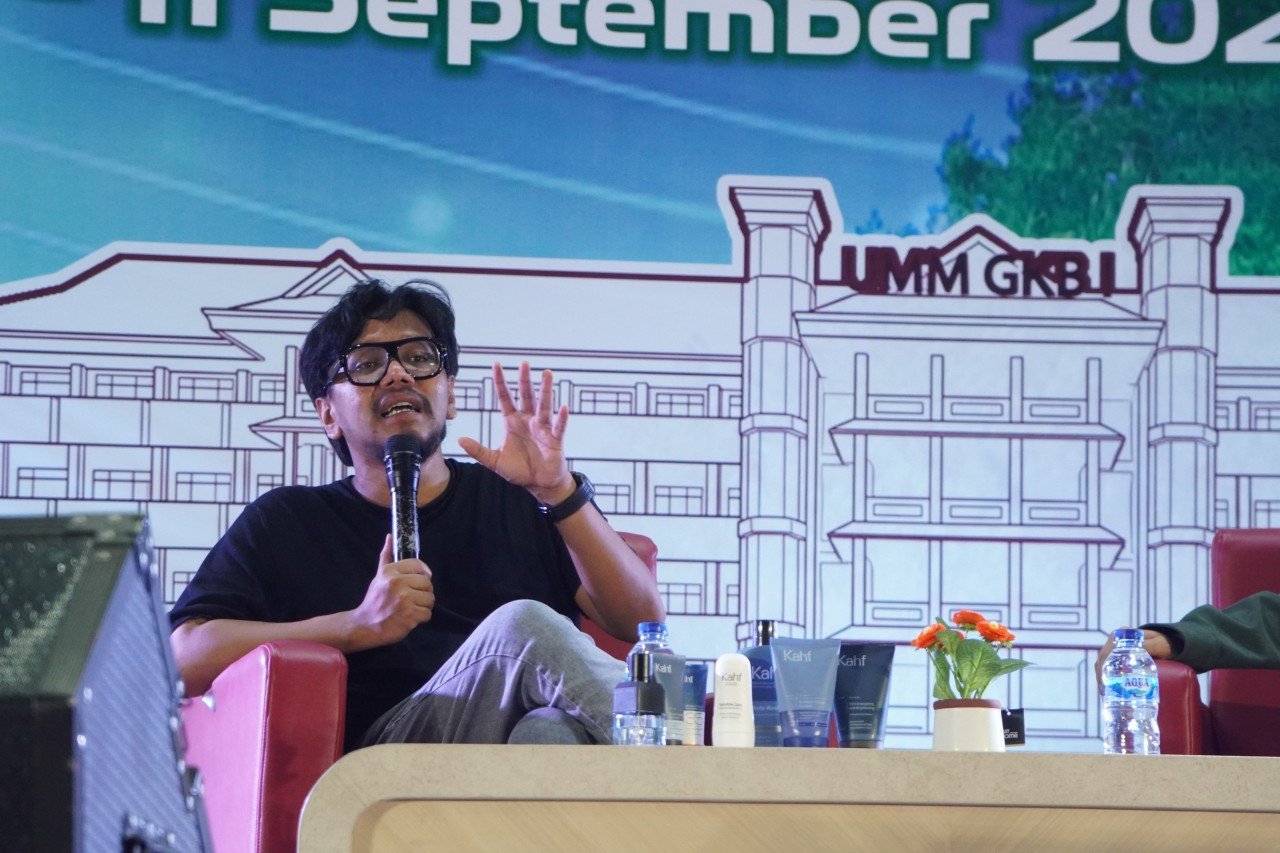 Ferry Irwandi di UMM: Menjaga Lingkungan Bukan Soal Penghargaan, tapi Masa Depan Manusia