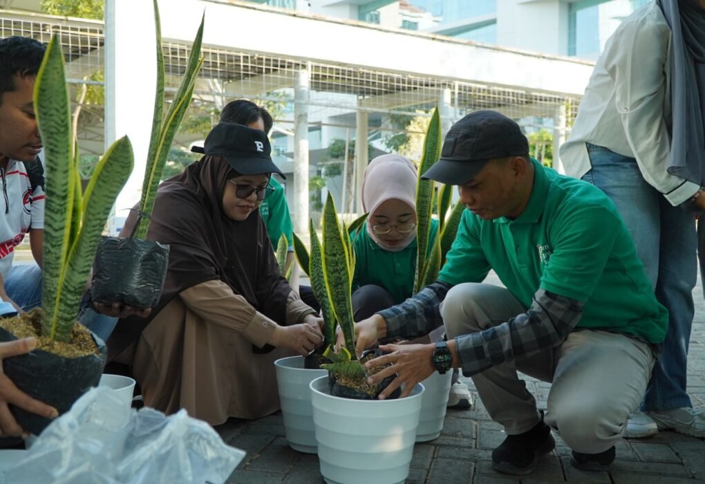 UM Tanam Pohon di Hari Ozon, Ingatkan Kampus Tak Boleh Bergantung pada “Donasi Oksigen”