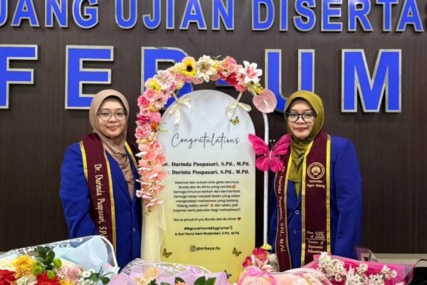 Kembar Kompak, Dua Saudari di Malang Raih Gelar Doktor dari UM