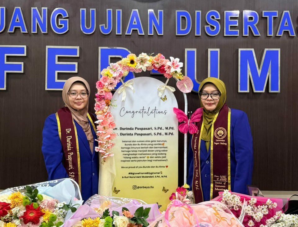 Kembar Kompak, Dua Saudari di Malang Raih Gelar Doktor dari UM