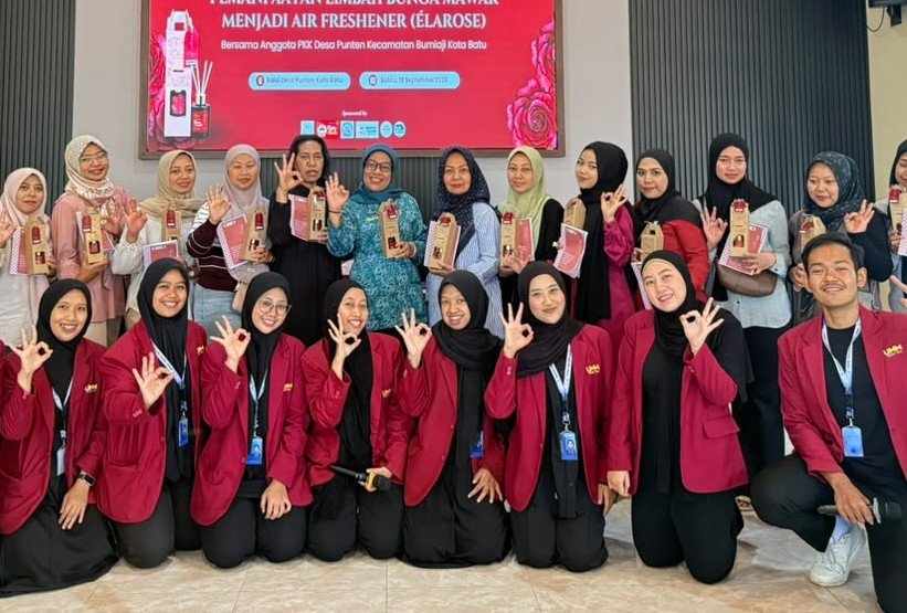 Mahasiswa PPG UMM Sulap Limbah Mawar Punten Jadi Air Freshener Élarose