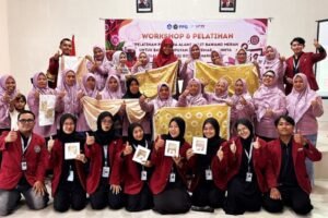 Mahasiswa PPG UMM Sulap Kulit Bawang Merah Jadi Pewarna Batik