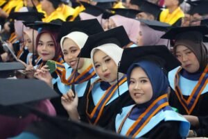Wisuda ke-94 UIN Malang, Bunda Rektor Minta Lulusan Jaga Diri dan Hormati Orang Tua