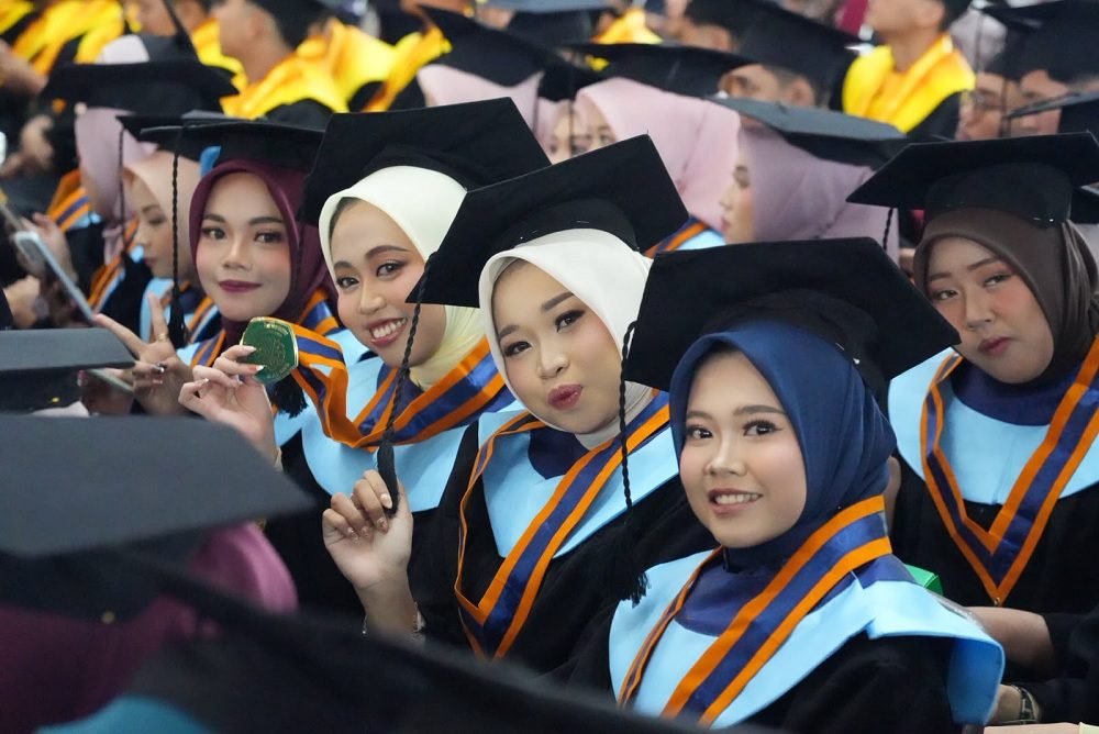 Wisuda ke-94 UIN Malang, Bunda Rektor Minta Lulusan Jaga Diri dan Hormati Orang Tua