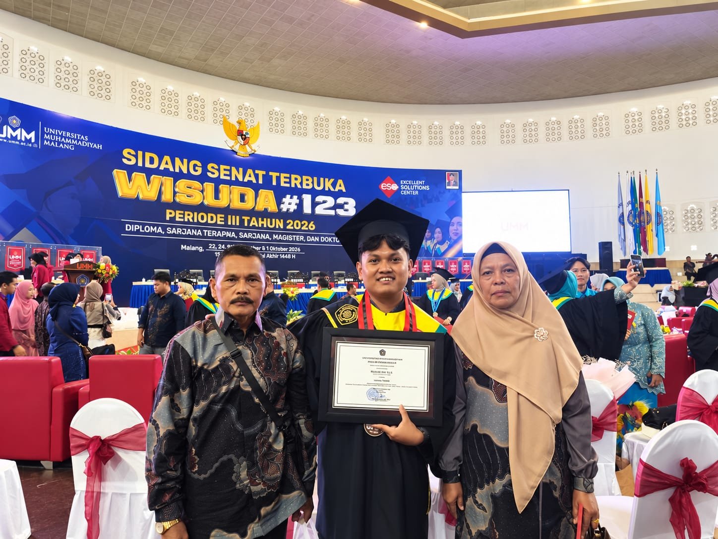 Anak Kepulauan Kangean Jadi Wisudawan Terbaik FH UMM, Rizal Raih IPK 3,96