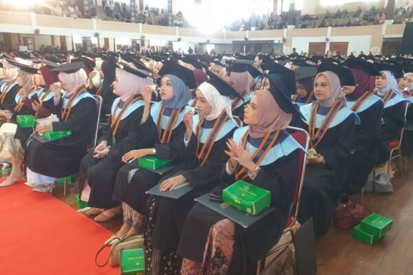 Rektor UIN Malang Dorong Wisudawan Tak Hanya Berilmu, tapi Kuat Mental dan Berani Action