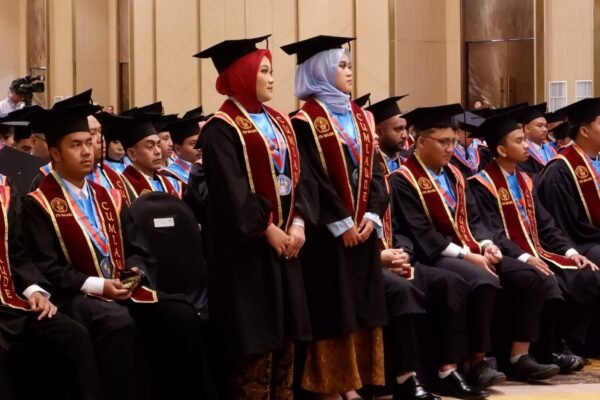 496 Lulusan ITN Malang Melangkah ke Dunia Kerja, Kisah Yuniar dan Eka Warnai Wisuda ke-76