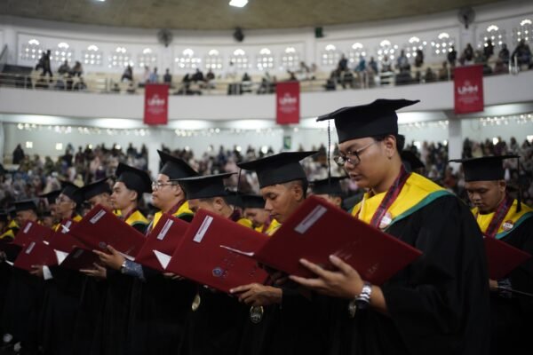 Di Tengah Gempuran AI, UMM Ingatkan Wisudawan: Empati Manusia Tak Bisa Digantikan Mesin