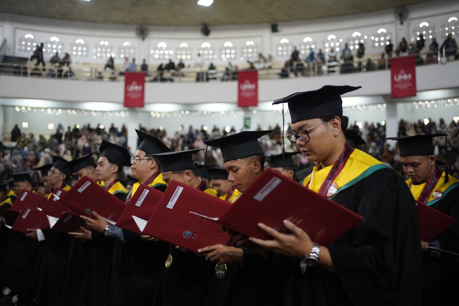 Di Tengah Gempuran AI, UMM Ingatkan Wisudawan: Empati Manusia Tak Bisa Digantikan Mesin