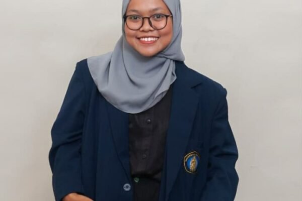 Subuh Ternak Kambing, Siang Kuliah, Auria Lulus UB dengan IPK Hampir Sempurna