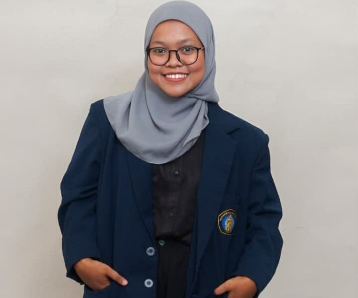 Subuh Ternak Kambing, Siang Kuliah, Auria Lulus UB dengan IPK Hampir Sempurna